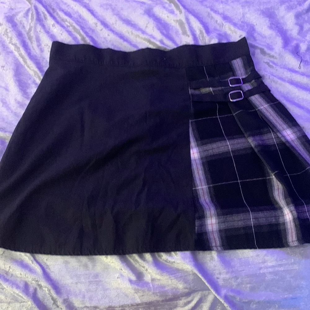 black and plaid mini skirt size medium